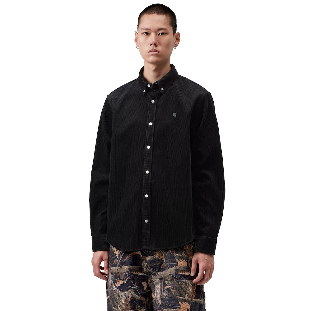 Camicia Carhartt WIP L/S Madison Cord Shirt Soot – indossata vista frontale