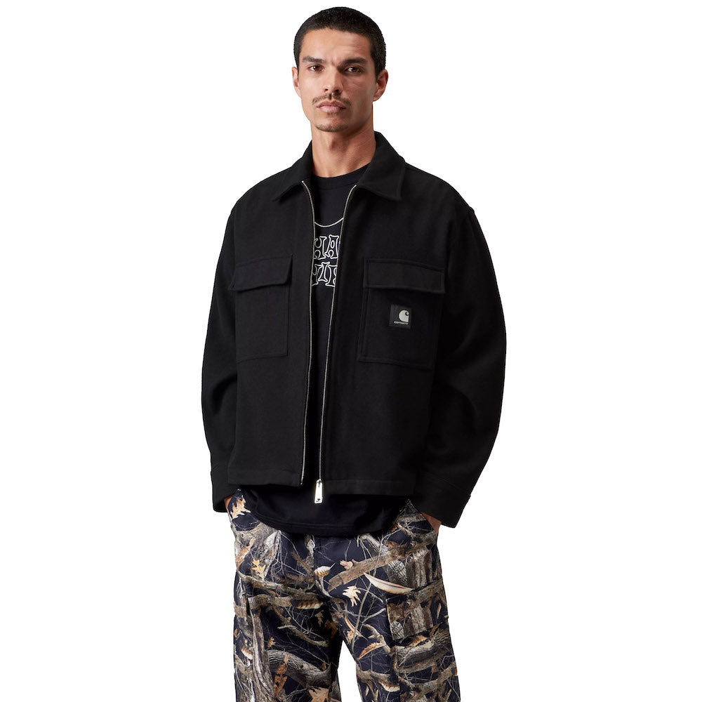 Giacca Carhartt WIP Atoka Shirt Jacket Black – indossata vista frontale