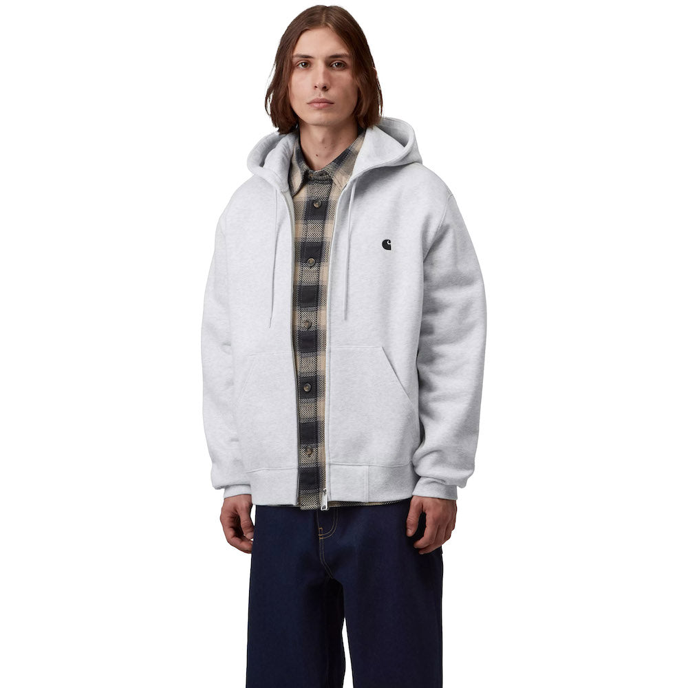 Felpa con cappuccio Carhartt WIP Hooded Mack Sweat Jacket Ash Heather – indossata vista frontale