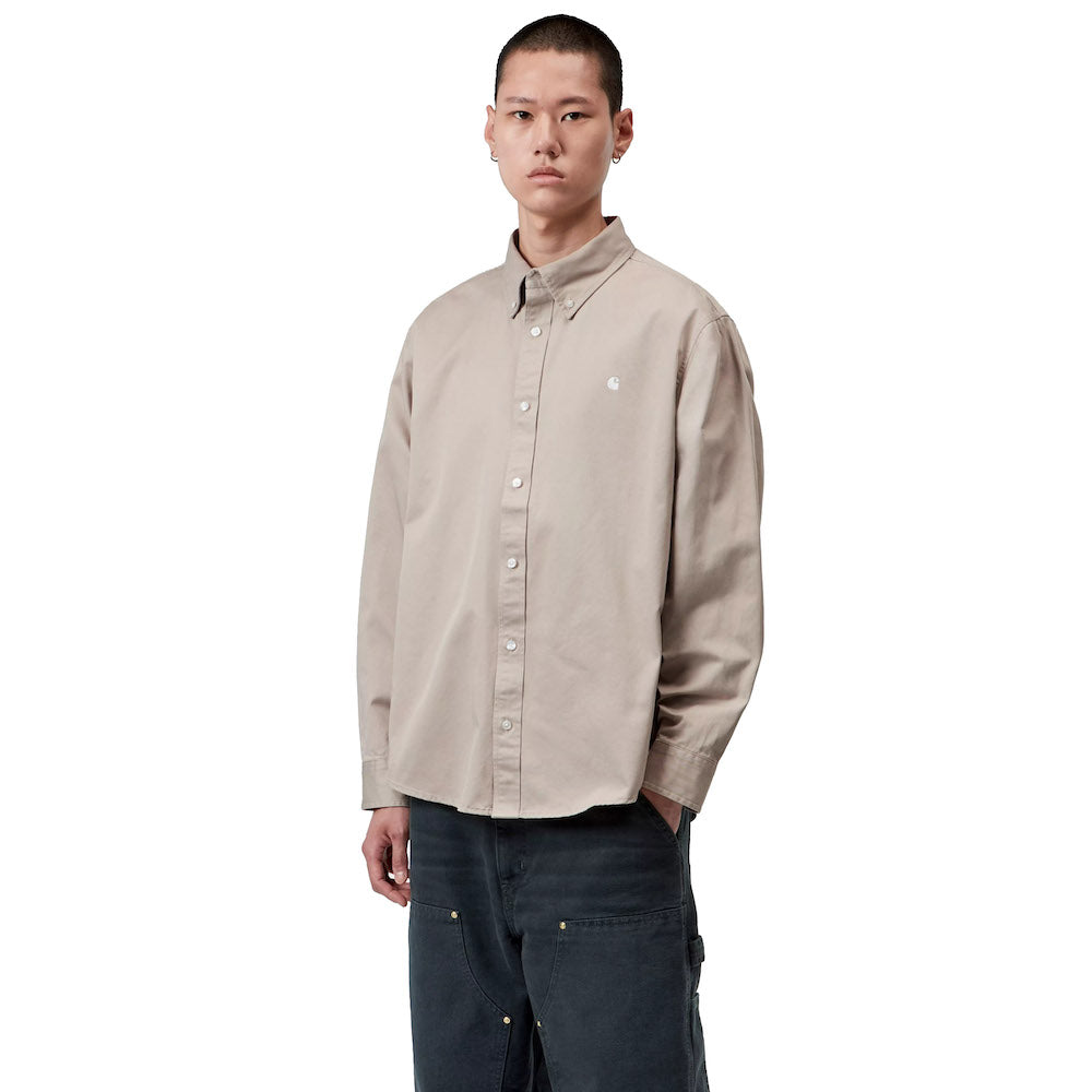 Camicia Carhartt WIP L/S OG Madison Shirt Fleur de Sel – indossata vista frontale