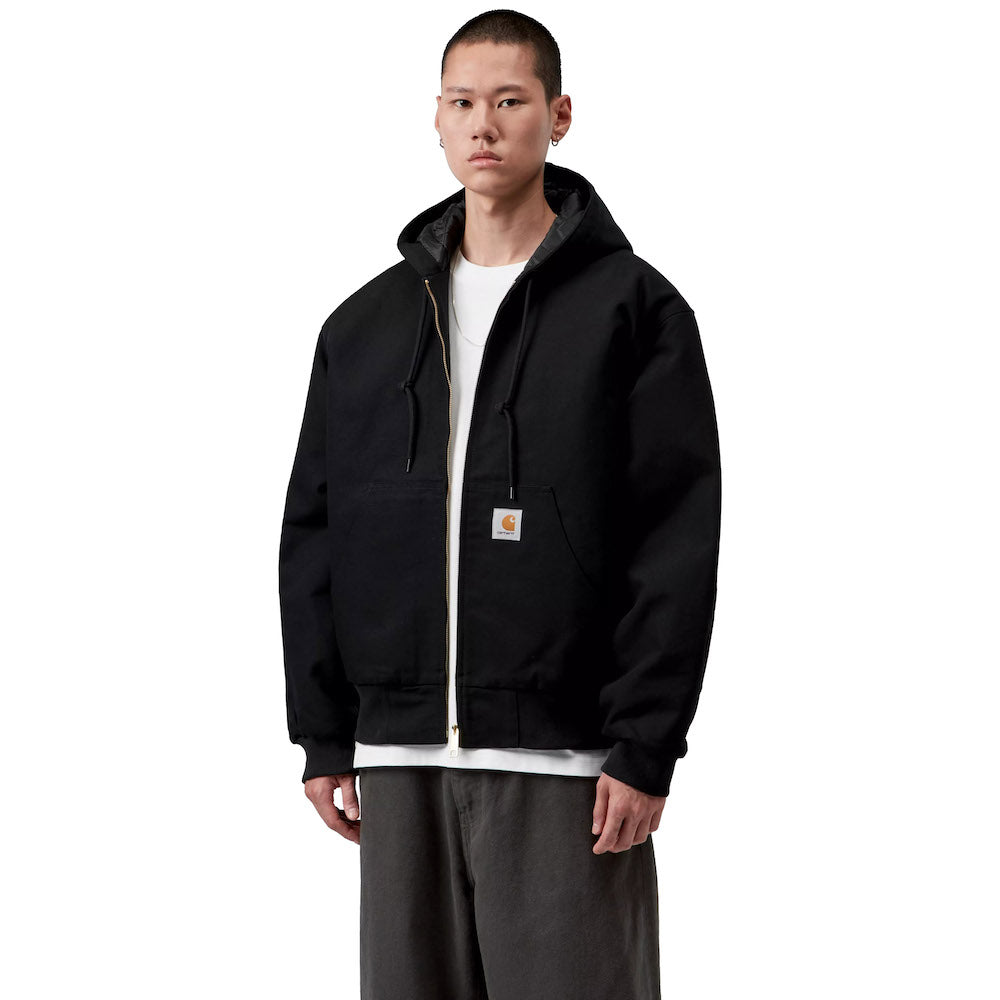 Giacca Carhartt WIP OG Active Jacket Black / Rigid – indossata vista frontale