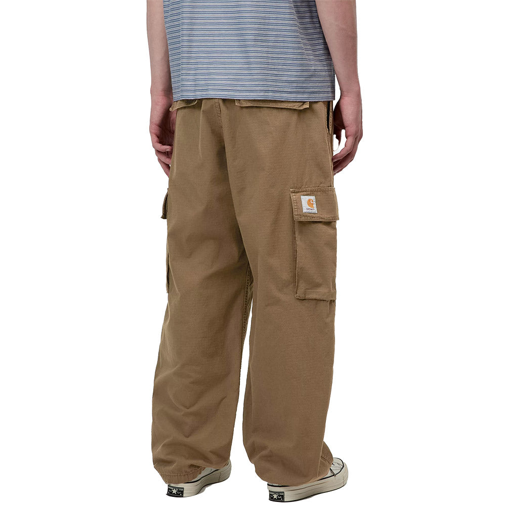Pantaloni cargo Carhartt WIP Kade Cargo Pant Dark Beech / Garment Dyed – indossati vista posteriore