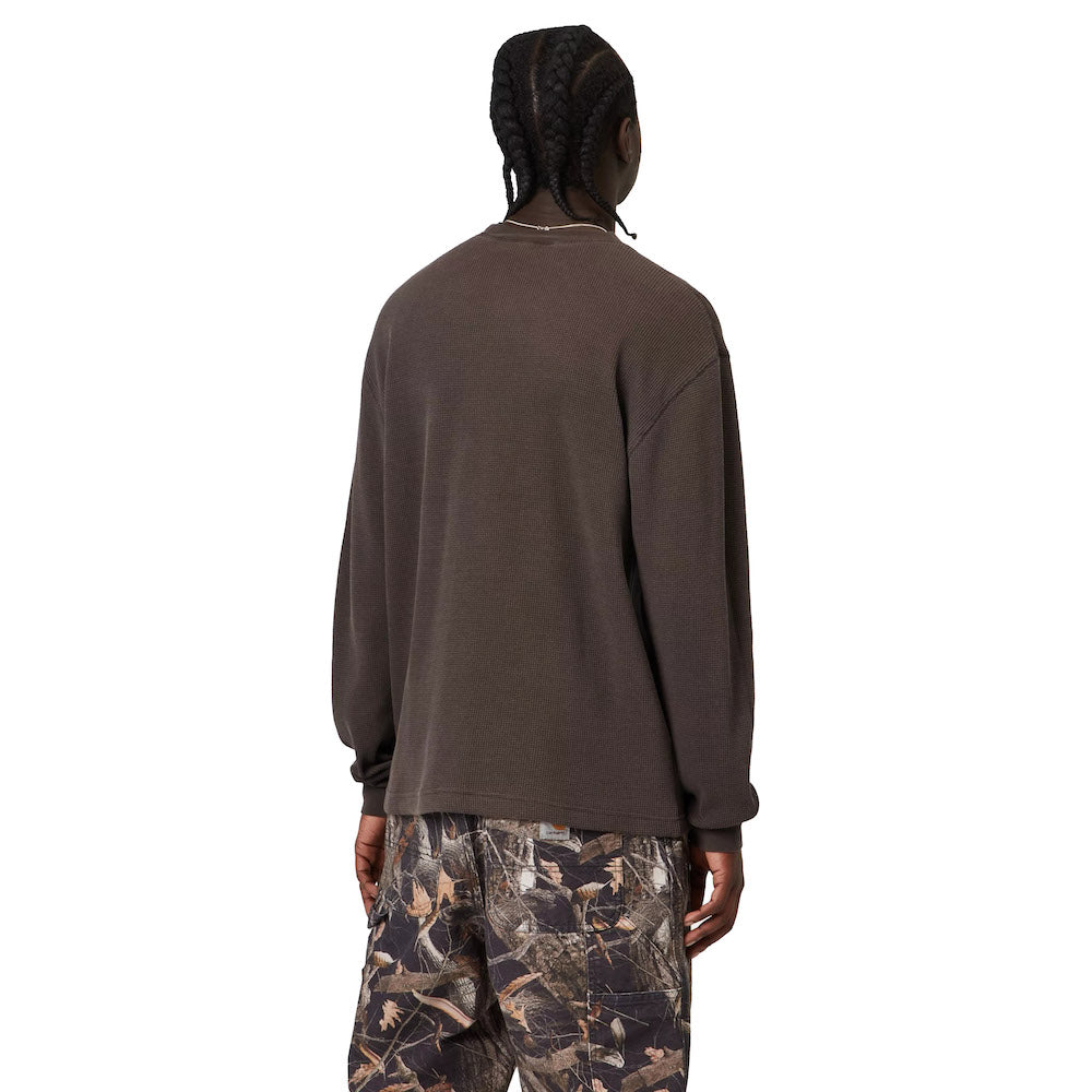 T-shirt Carhartt WIP L/S Vista Waffle T-Shirt Tobacco / Garment Dyed – indossata vista posteriore