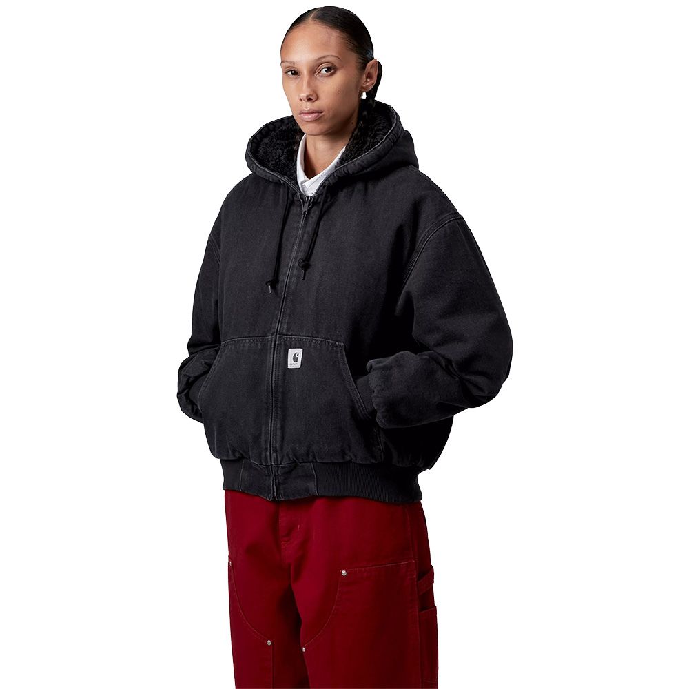 Giacca Carhartt WIP W' OG Active Jacket Black Stone Washed – indossata vista di tre quarti