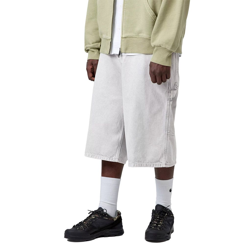 Short Carhartt WIP OG Single Knee Short Black Chalk Wash – indossati vista di tre quarti