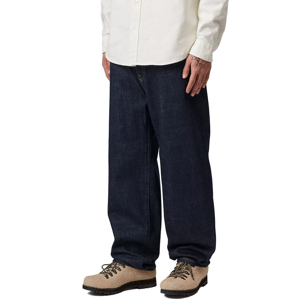 Jeans Carhartt WIP Aaron Pant Blue Rinsed – indossati figura intera
