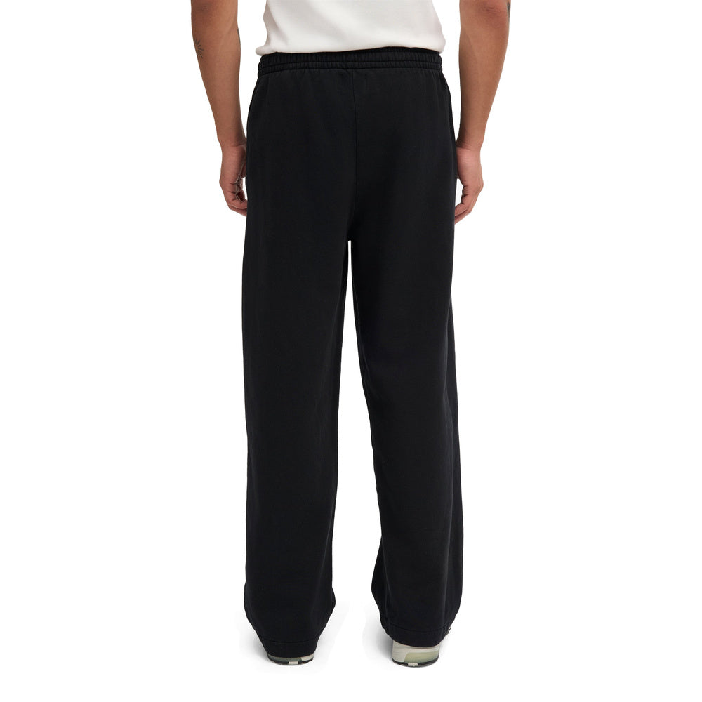 Pantaloni della tuta Colorful Standard Organic Straight Leg Sweatpants Deep Black – indossati da un modello, vista posteriore
