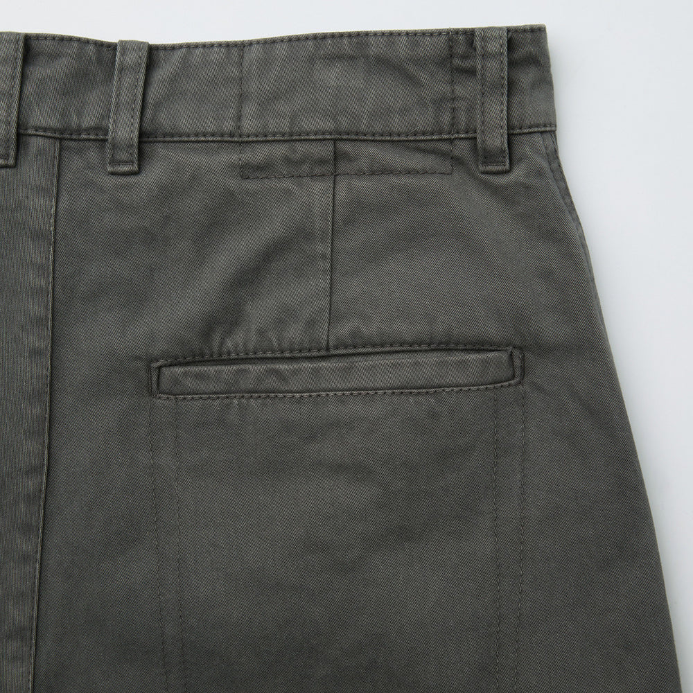 Pantaloni COOR Moleskin High Waist Curve Pants Washed Charcoal – dettaglio della tasca posteriore