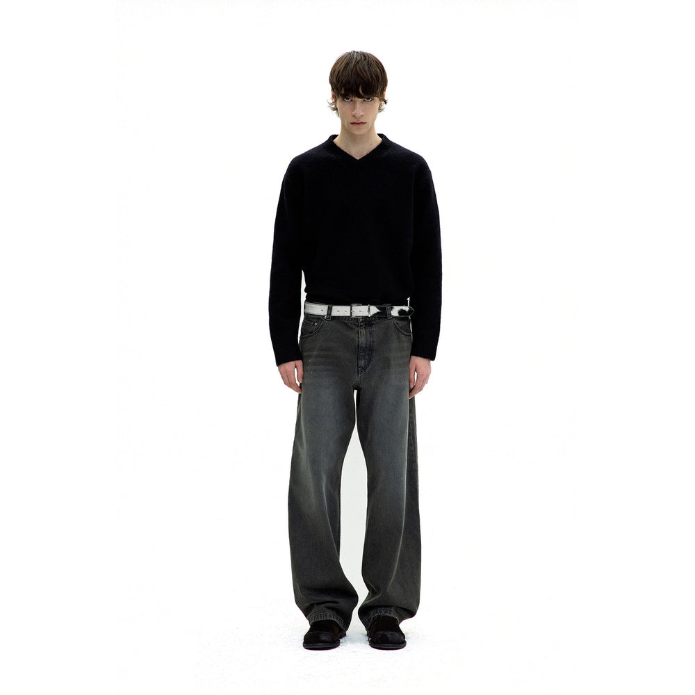 Maglione COOR Wool Blend Hairy V-Neck Sweater Black – indossato vista frontale