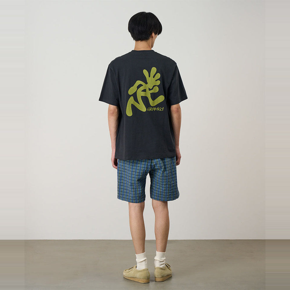 T-shirt Gramicci Running Man Tee Vintage Black – indossata vista posteriore