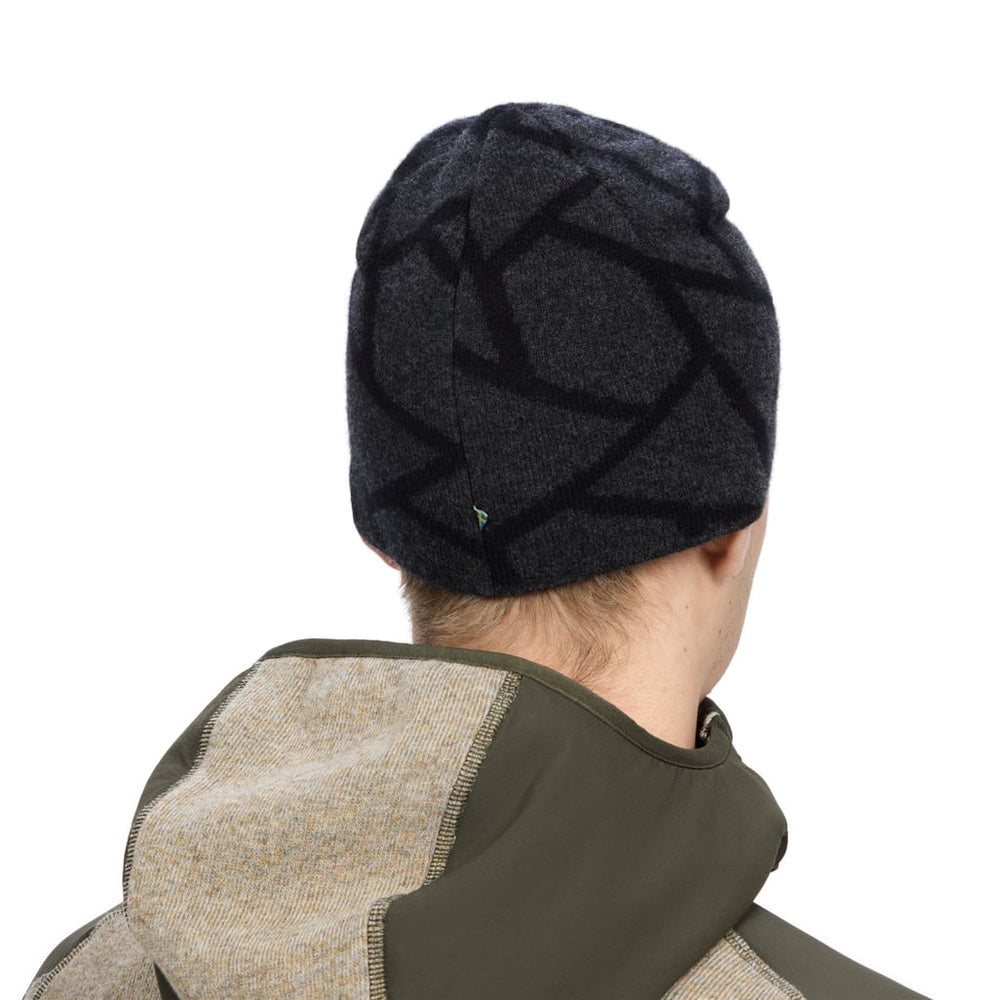 Berretto Klättermusen Finn Beanie Black – indossato vista posteriore