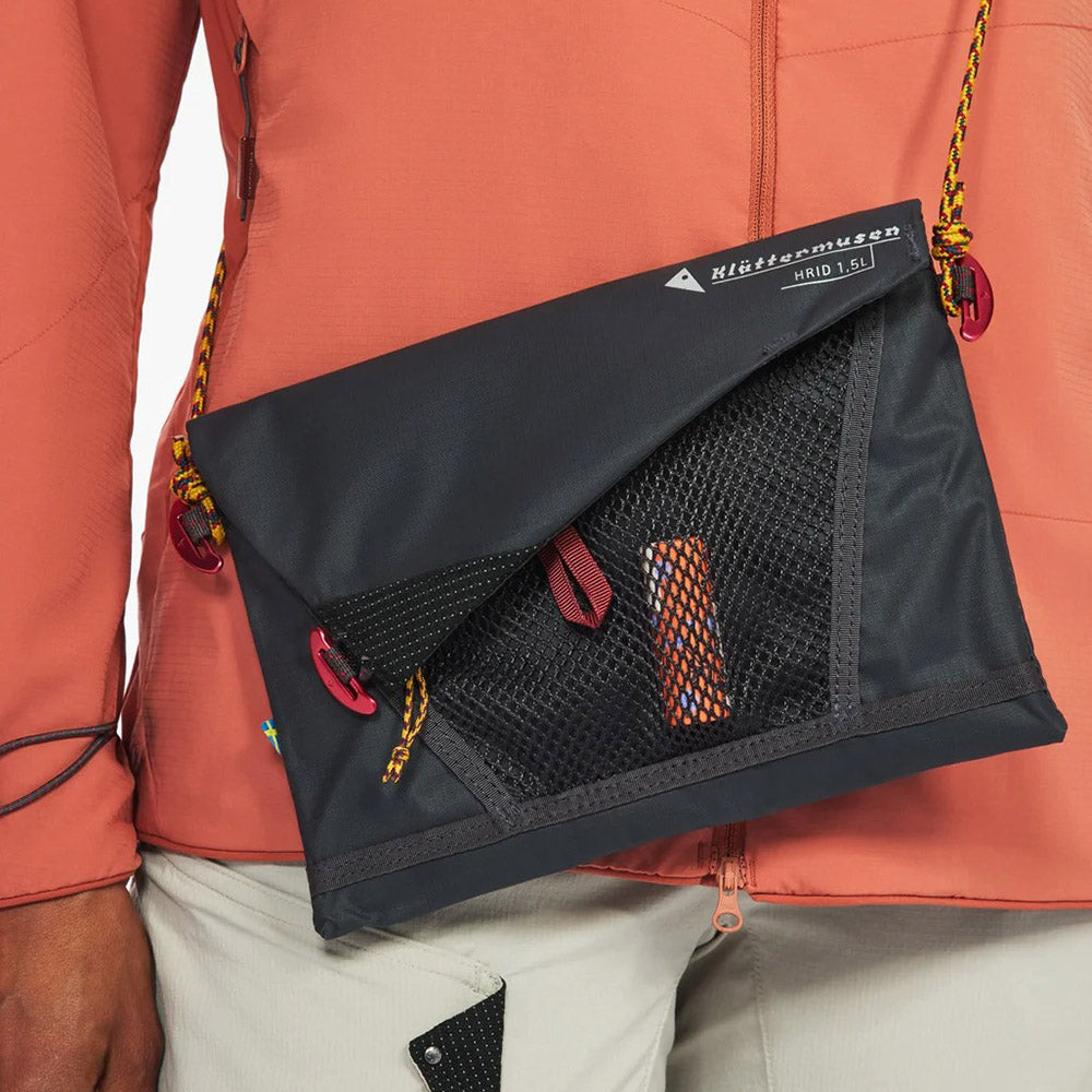Borsa a tracolla Klättermusen Hrid WP Accessory Bag 1.5L – portata a tracolla, dettaglio della tasca in rete
