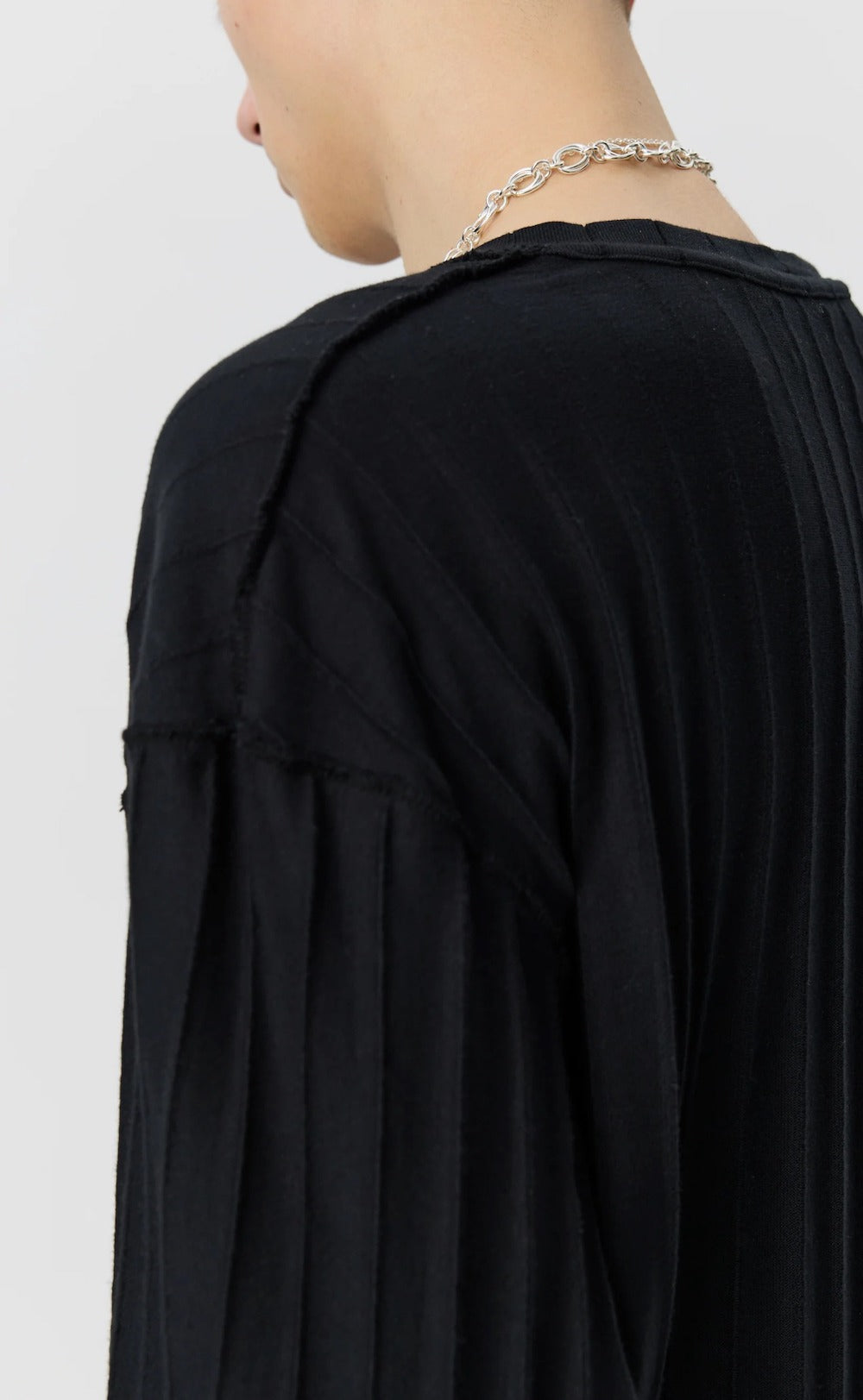 Maglia mfpen Round Neck Sweater Black Inverted Ajour Stripe – dettaglio della spalla