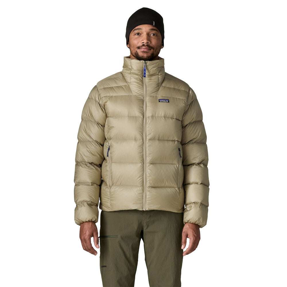 Piumino Patagonia Men's Fitz Roy Down Jacket Weathered Stone – indossato vista frontale