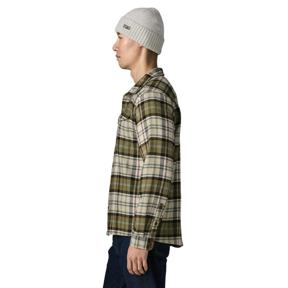 Camicia Patagonia Men's Fjord Flannel Shirt Rising Storm: Weathered Stone – indossata vista laterale