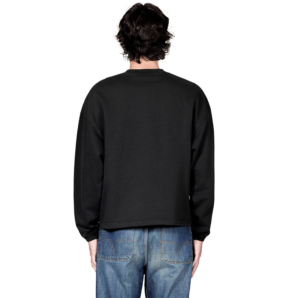 Felpa PLEASURES Spit Crewneck Black – indossata vista posteriore