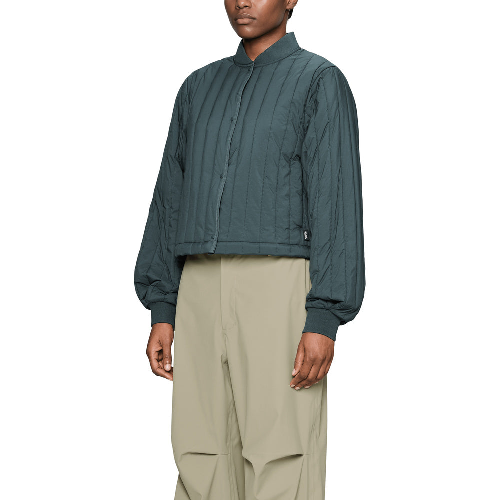 Giacca Rains Banja Liner Bomber W Jacket Mystique – primo piano indossata da una modella
