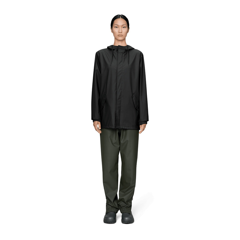 Giacca Rains Fishtail Jacket Black – indossata da una modella, vista frontale