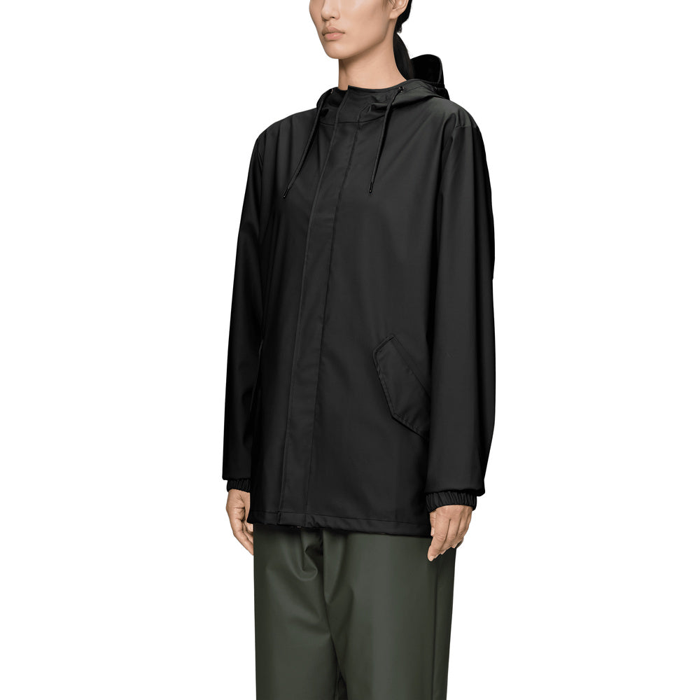 Giacca Rains Fishtail Jacket Black – primo piano indossata da una modella