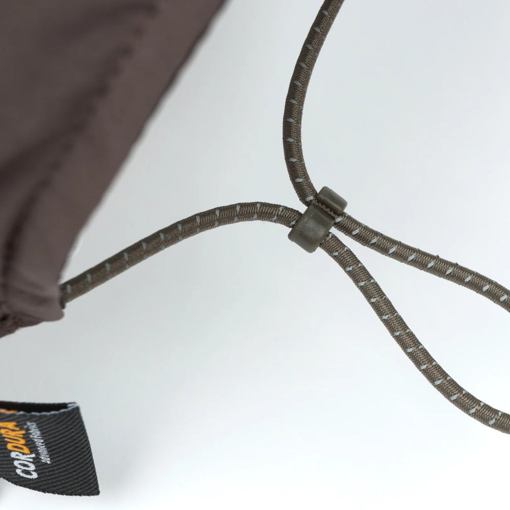 Cappellino Satisfy AmbientWarp Cordura Trail Cap Falcon – dettaglio del cordino elastico di regolazione