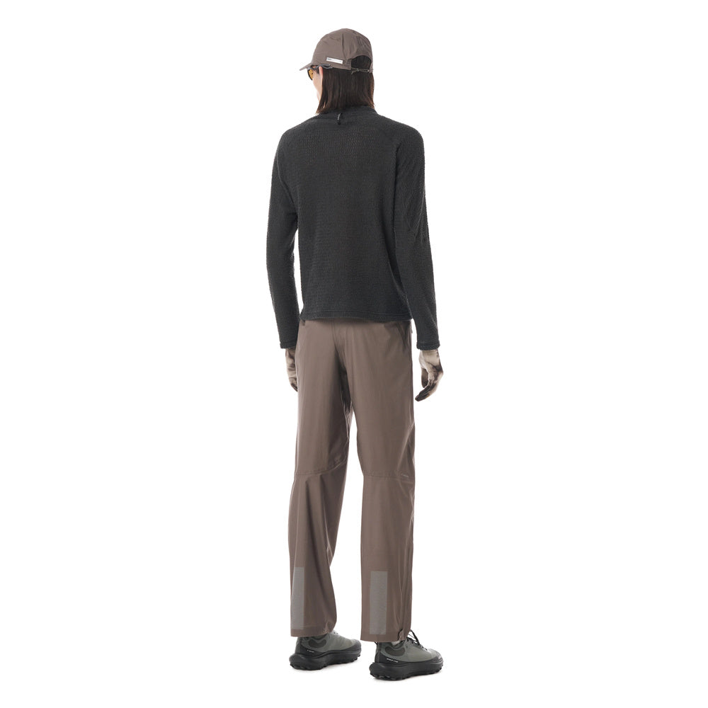 Maglia Satisfy FuzzFleece AD Long Tee Phantom – indossata da un modello, vista posteriore